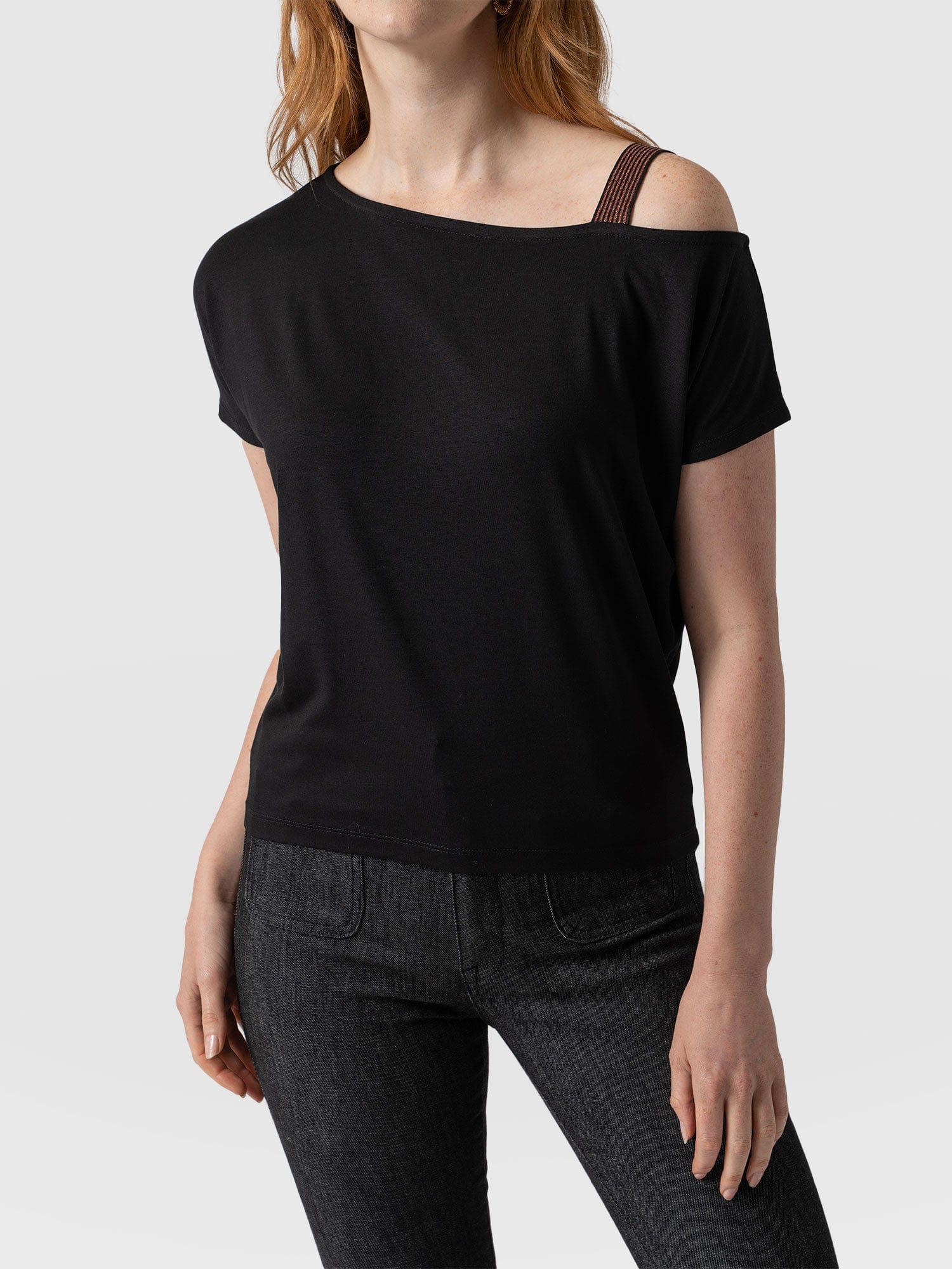 Rita Asymmetric Tee Black - Women's Top | Saint + Sofia® EU